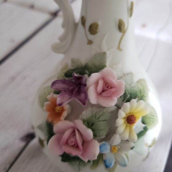 Lefton China 6 inch Floral Bud Vase Ivory Gold Painted Trim Handle - Picture 9 of 12